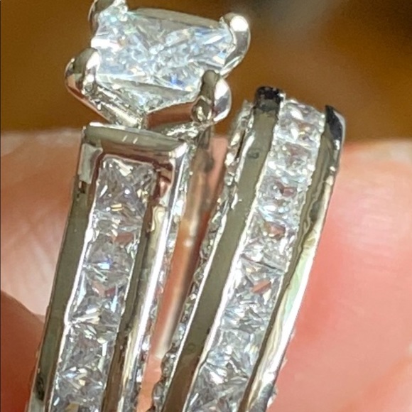 Ring - Picture 3 of 3